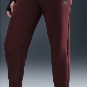 Nike Sportswear Tech Fleece
Women's Mid-Rise Joggers in Burgundy Crush